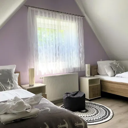 Hus Strungud Og, Strandstrasse *